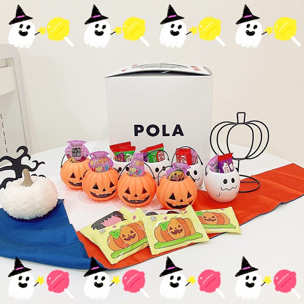 ..「トリックオアトリート！」.POLA高松松縄店では、ハロウィンにちなんでご来店いただいた方に、お菓子をプレゼント♪.ハロウィン仕様の店内もお楽しみください🧡.